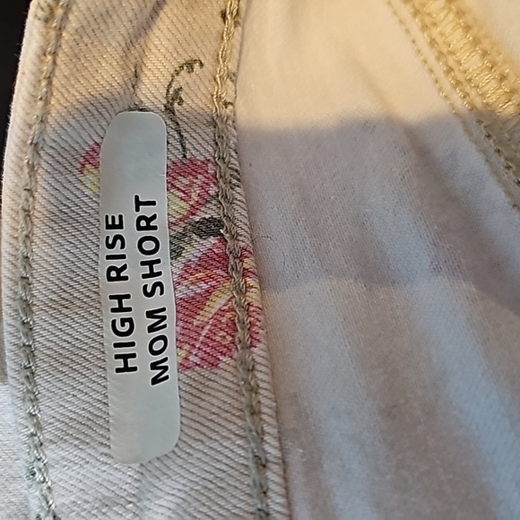 3/$25 American Rag Size 5 27 High Rise Mom Short Pink Floral Print - Picture 4 of 5